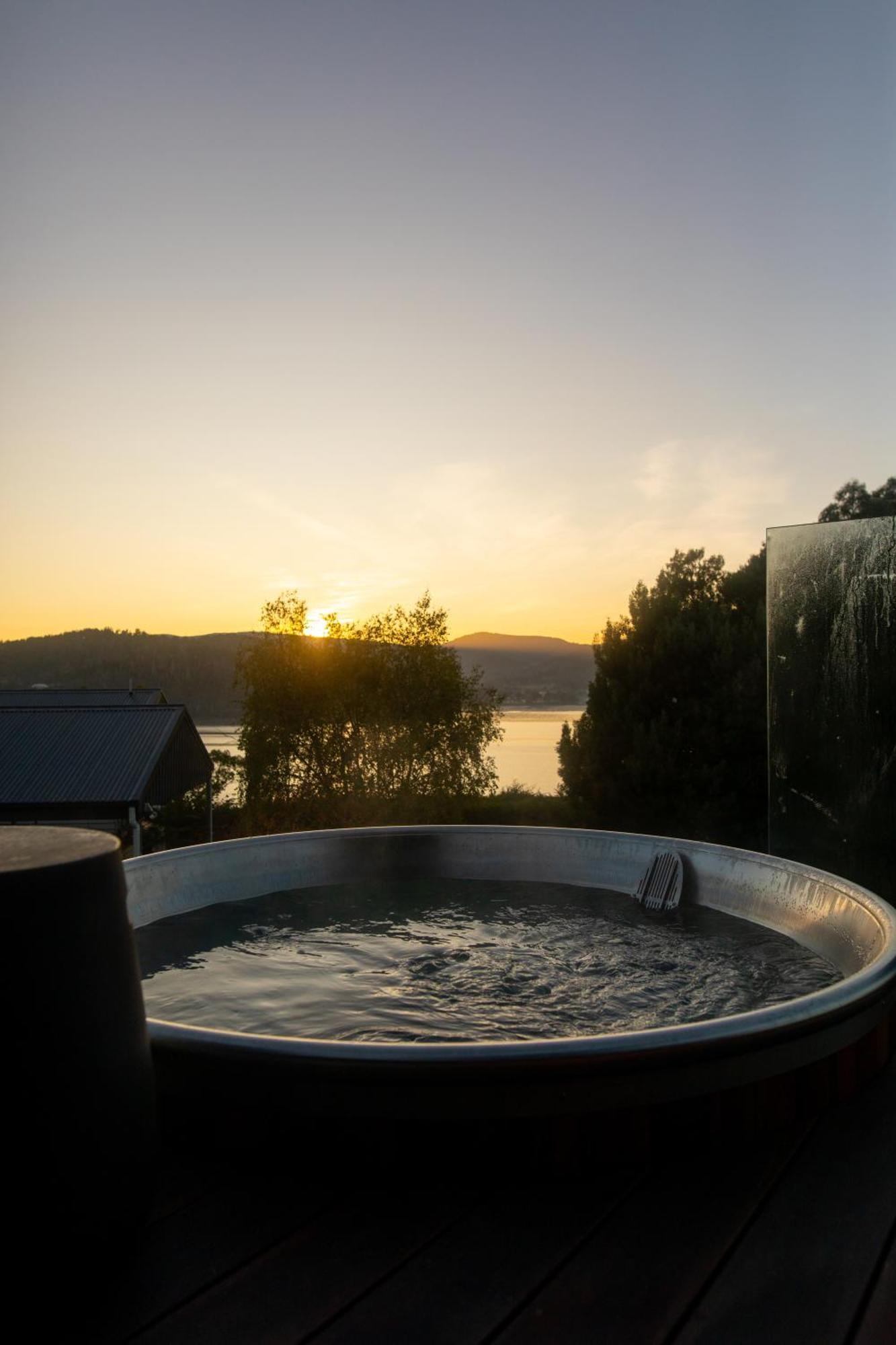 Lymington Woodland Bay Retreat-Hot Tub,Sauna And Bayview Hamptons Retreat מראה חיצוני תמונה